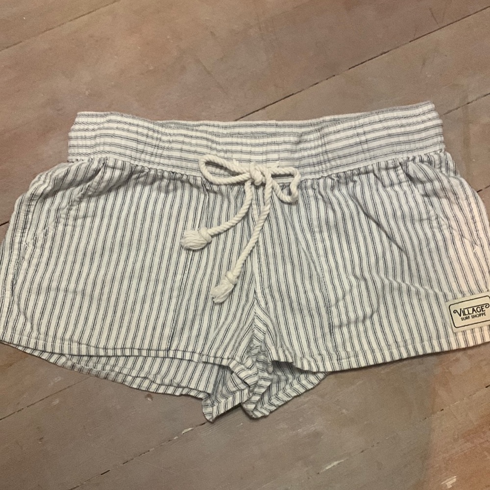 Ladies sz small The Village Surf Shoppe cotton shorts